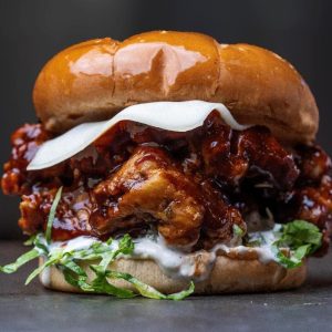 Crispy BBQ Chicken Burger كريسبي باربكيو تشكن برغر