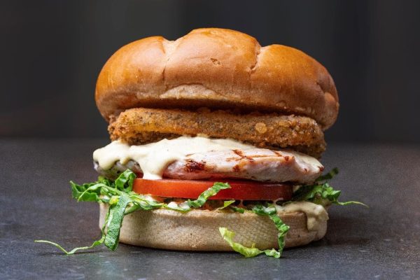 Chicken & Mozzarella Burger تشكن & موزاريلا برغر