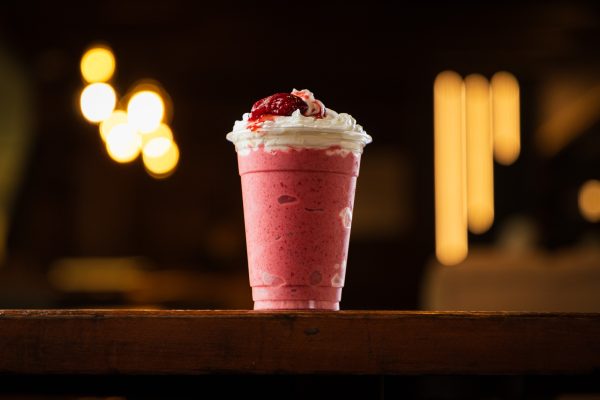 Strawberry Milkshake ميلك شيك فريز