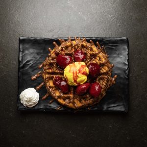 Icecream Waffle وافل مع بوظة